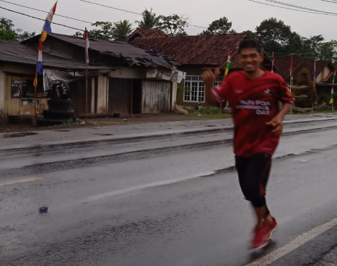 Joni Warman, Rayakan Tujuhbelasan dengan berlari 77 km